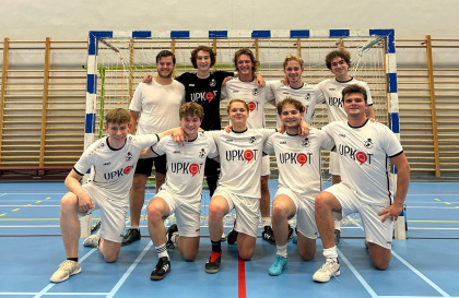 Upkot studenten tijdens een voetbal toernooi georganiseerd van Upkot. 