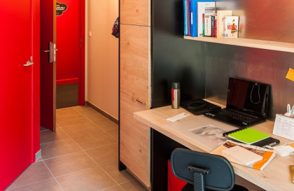 Mons Upkot student room