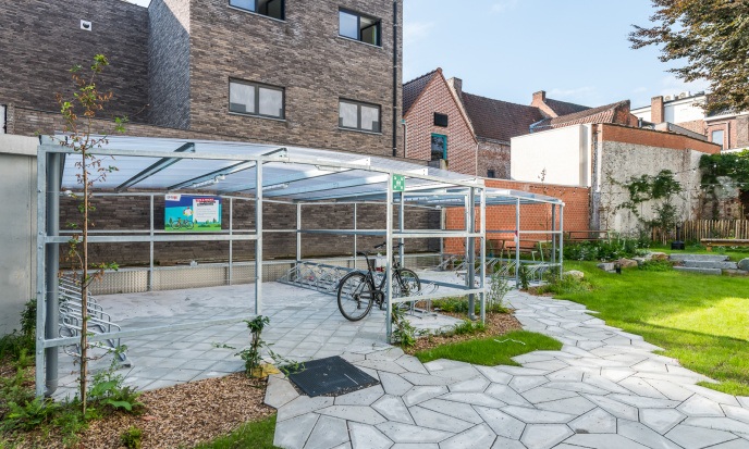 Gemeenschappelijke bicycle parking in Yum Upkot in Kortrijk.