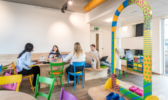 Students studying together in the study café of Wing Upkot in Ghent.